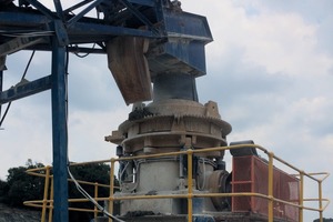  2 Kurzkopf-Kegelbrecher Trio TC36 • Trio TC36 short head cone crusher 