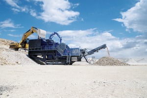  1 Die mobile Backenbrechanlage MOBICAT MC 125 RR bereitet bis zu 600 t Kalkstein pro Stunde aufThe mobile jaw crushing plant MOBICAT MC 125 RR processes up to 600 t of limestone an hour 