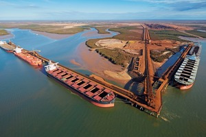  Eisenerzverladung im Herb Elliot Port • Iron ore loading in Herb Elliot Port  