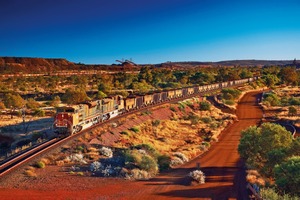  15 Eisenerzzug von Mt Newman • Iron ore train from Mt. Newman  