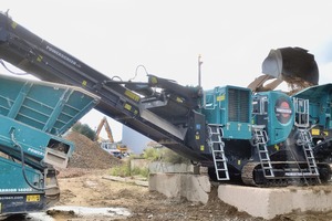  Powerscreen PT R 400X mit Seitenband, Überbandmagnet und verlängertem Austragsband • Powerscreen PT&nbsp;R&nbsp;400X with side belt, overbelt magnet and lengthened discharge belt 