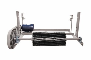  1 Bürsten-Förderbandreiniger • Brush style conveyor belt cleaner 