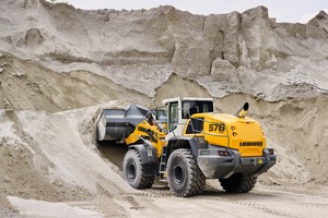  1	Der L 576 XPower® ist der größte Radlader am Intermat-Messestand von LiebherrThe L 576 XPower® is the largest wheel loader at Liebherr’s Intermat stand 