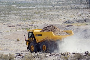  1	Starrrahmen-Muldenkipper HD605-8 • HD605-8 rigid dump truck 