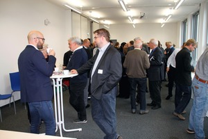  Diskussionen während der Pause • Discussions during break 