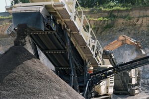  3 Mit der neuen, mobilen Aufbereitung im Steinbruch mit LT106 und LT220D setzt Terratec bei der Produktion anstatt auf Masse vor allem auf Qualität • With the new mobile processing at the quarry with LT106 and LT220D, Terratec is going with class rather than mass in production 