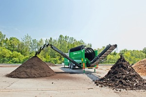  1	Mit der Nemus 2700 bietet Komptech eine mobile Trommelsiebmaschine an, die sich auch beim Absieben schwerer Materialien hervorragend einsetzen lässt • With the Nemus 2700 Komptech offers a mobile drum screen that is ideal for heavy materials 