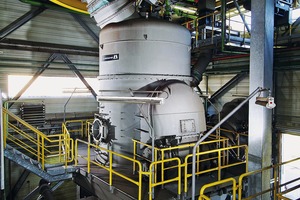  Eine LOESCHE-Mühle des Typs LM 28.2 D im Kraftwerk Schwarze Pumpe, Deutschland •A LOESCHE mill type LM 28.2 D at the Schwarze Pumpe power station, Germany 