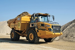  1	Mit 28 Tonnen Nutzlast wird der B30E 4x4 in Mintraching in Produktion und Abraum sowie im Materialumschlag eingesetzt With 28-tonne payload, the B30E 4x4 is used at Mintraching in production and for stripping overburden as well as material handling 