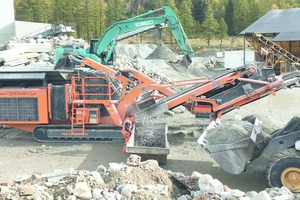  2	Aufbereitung von Beton mit der DUPLEX-Anlage von Rockster, Einsatz des Prallbrechers R1100DS zur Erzeugung von 0/32er Endkorn Processing of concrete with the Rockster DUPLEX system, use of the impact crusher R1100DS to produce 0/32 mm final grain 