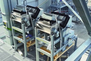  3	Doppeltrommel-Magnetscheider während der Montage der Mahlanlage in BelgienDouble-drum magnetic separator during assembly in the grinding plant in Belgium 