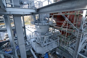 LOESCHE-Mühle des Typs LM 15.2 M • LOESCHE mill of the type LM 15.2 M 