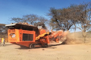  2	Der Rockster Backenbrecher R800 bricht Galenit auf eine Größe von 0 – 40 mm und setzt dafür das Siebsystem für einen geschlossenen Kreislauf einThe Rockster Jaw Crusher R800 crushes lead ore to a size of 0 – 40 mm using screenbox and return belt  