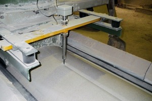  1	Durch die Kenntnis der Korngrößenverteilung per Online-Korngrößenanalyse vor und nach jedem Prozessschritt wird mit dem sogenannten GeoScanner eine permanente automatische Qualitätskontrolle möglich • With knowledge of the particle size distribution from online particle size analysis before and after each process step, with the Geoscanner permanent automatic quality control is possible 