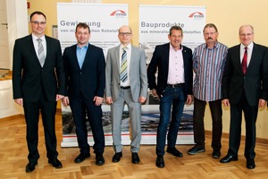  1	Referenten (v.l.n.r.): Dr. Gunther J. Rieger, Oliver Fox, Dr. Jochen Ritter, Pierre Neumann, Jürgen Witter, Bert VulpiusThe speakers (from left): Dr. Gunther J. Rieger, Oliver Fox, Dr. Jochen Ritter, Pierre Neumann, Jürgen Witter, Bert Vulpius 