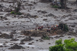  1 Samarco Schlammlavine • Samarco tailings slurry spill 