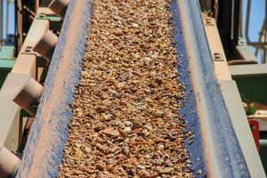  Resolve Aggregates: gewaschene Zuschlagsstoffe auf dem Förderband • Resolve Aggregates: washed aggregates on conveyor 