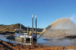  Der CSD 250 während Tests nach der Montage durch den Kundenservice-Techniker von DamenThe CSD 250 during trials after assembly by the Damen Field Service Engineer  