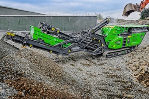  Der neue Brecher Cobra 290R im Einsatz • The new Cobra&nbsp;290R crusher in operation 