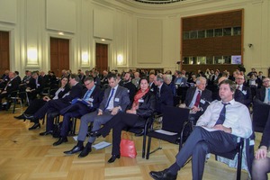  Blick ins Auditorium (1. Reihe von rechts: Stefan Buch, Cornelia Szyszkovitz, Dr. Torsten Brandenburg, Dr. Martin Vogt, Prof. Dr. Martin Faulstich, Britta Bookhagen (DERA) #&nbsp; View into the auditorium (first row, from right: Stefan Buch, Cornelia Szyszkovitz, Dr. Torsten Brandenburg, Dr. Martin Vogt, Prof. Dr. Martin Faulstich, Britta Bookhagen [DERA]) 