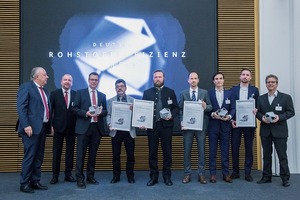  Preisträger Rohstoffeffizienzpreis 2017 (von links: Staatssekretär Machnig, Prof. Watzel, die Vertreter von Fraunhofer IPA (3,4), BTS GmbH (5), Cronimet Envirotec GmbH (6,9) # The winners of the 2017 German Resources Efficiency Award (from left: Undersecretary of State Machnig, Prof. Watzel and the representatives of Fraunhofer IPA (3, 4), BTS GmbH (5) and Cronimet Envirotec GmbH (6, 9)  