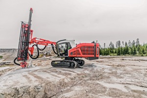  Ranger DX900i ausgestattet mit RockPulse™ • Ranger DX900i equipped with RockPulse™ 