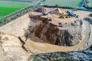  1 Die Kies- und Sandgrube der Firma H.W. Gottschalk • The sand and gravel pit owned by H.W. Gottschalk 