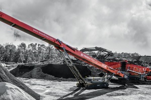  Die neue Terex|Finlay 883+&nbsp;Schwerlast-Siebanlage mit raupenmobilem TC-80 Bandförderer • The new Terex|Finlay 883+ mobile heavy duty screener with TC-80 tracked conveyor 