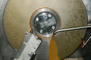  3 Trocknung von Abwassers auf einer Scheibe eines CD&nbsp;Dryer&nbsp;501 im Allgaier Technikum in Uhingen • Drying of waste water on a disc in a CD&nbsp;Dryer&nbsp;501 at the Allgaier test centre in Uhingen 