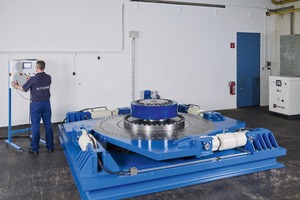  5 Im eigenen hydraulischen Prüfstand ist es möglich, die Übertragung von Drehmomenten zu simulieren In the own test set-up it is possible to simulate torque transmission 