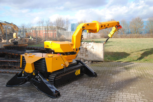  With the 360° boom rotation, the machine has an additional degree of motion compared to standard articulated boom machines 