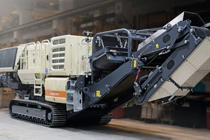  Der neue Lokoktrack Urban LT96 eignet sich besonders für kleine und mittlere Lohnunternehmen, die Betonbruch vor Ort zerkleinern und recyceln • The new Lokotrack Urban LT96 is ideal for small to mid-sized contractors crushing and recycling demolished concrete on site 