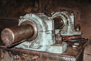  1 An der Antriebswelle des Umluftventilators kam es zu häufigen Ausfällen der Wälzlagereinheit • On the driving shaft of the air circulating fan, there were frequent failures of the rolling bearing unit 