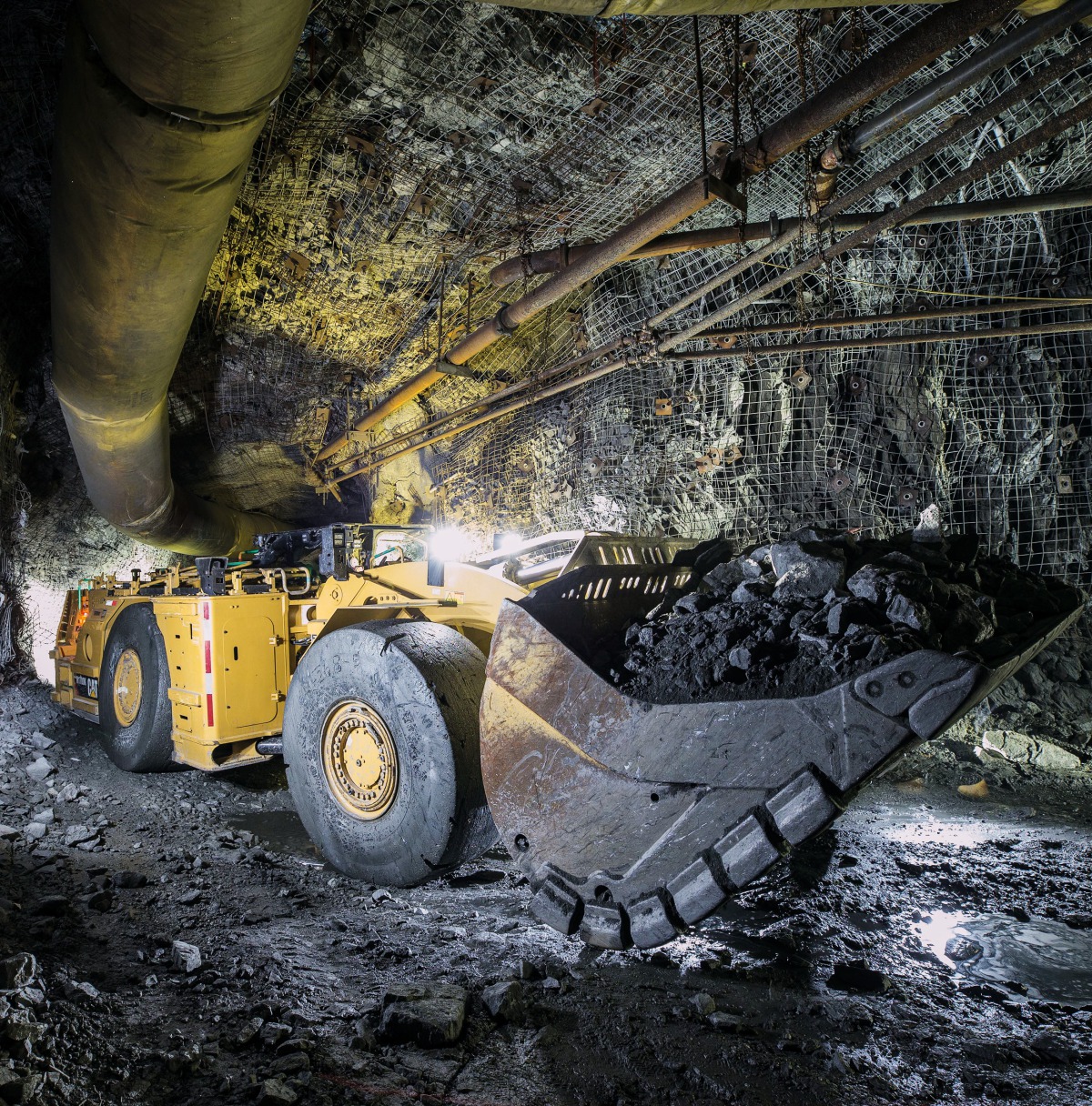 New Cat R1700 underground LHD loader sets new standard in