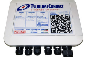  Tsurumi Connect zeigt sich am Bau vor Ort lediglich als kleine Hardware-Box an der digital kontrollierten Maschine  