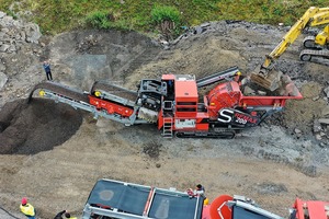  Bei der brandneuen Kompaktprallmühle SBM Remax 200 mit 23 Tonnen Gewicht geht Transportoptimierung nicht zu Lasten von Qualität • The brand-new 23-tonne SBM Remax 200 compact impact mill is easy to transport without sacrificing quality 