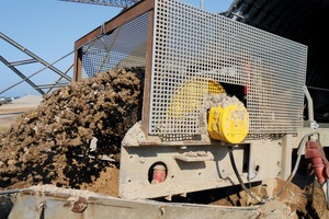  1 Verschmutzen kann der Antrieb von Trommelmotoren faktisch gar nicht, da er in die Trommel integriert ist, die man ohnehin am Förderbandkopf benötigt • It is virtually impossible for dirt to get into the drive of a motorised pulley, because it is integrated in the drum which is needed at the conveyor head anyway 