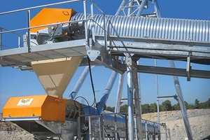  2 Raue Bedingungen: Antriebslösungen für Stetigförderer mit Gurtbändern müssen hart im Nehmen sei • Harsh conditions: Drive solutions for continuous conveyors with conveyor belts have to be tough 