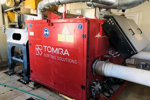  1 Kombination eines TOMRA COLOR-Sortierers und eines TOMRA LASER-Sortierers bei Mikroman • Combination of a TOMRA COLOR sorter and a TOMRA LASER sorter at Mikroman 