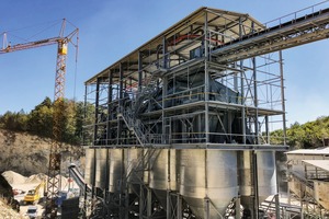  6 Sieb- und Siloanlage • Screening and silo facility 