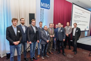  Studenten als Gäste des Forums MIRO - die zukünftigen Ingenieure der Gesteinsindustrie mit Dr. Hagenhuth und Staatssekretär Oliver Wittke • Students as guests of the MIRO Forum - potential future minerals-industry engineers&nbsp; accompanied by Dr. Hagenhuth and Secretary of State Oliver Wittke  