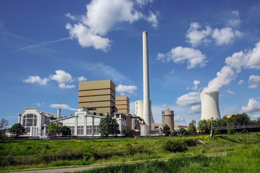  <div class="bildtext">7 Modernes Steinkohlekraftwerk • Modern coal-fired power plant</div> 