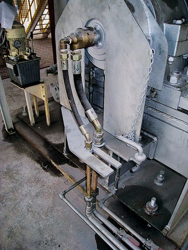  <div class="bildtext">4 Dreheinführung zur Wellenkühlung • Rotary inlet for shaft cooling</div> 