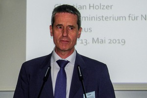  Dr.-Ing. Dipl.-Ing. Christian Holzer, Bundesministerium für Nachhaltigkeit und Tourismus, Wien • Dr.-Ing. Dipl.-Ing. Christian Holzer, Federal Ministry for Sustainability and Tourism, Vienna 