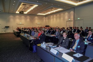  Blick ins Auditorium (rechts im Vordergrund Frau Dr. Thiel und Min. Rat a.D. Dr.-Ing. Heinz-Ulrich Bertram View into the auditorium (front right: Dr. Thiel and Principal Undersecretary (ret.) Dr.-Ing. Heinz-Ulrich Bertram) 