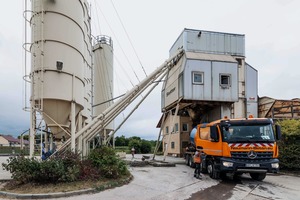  3 Im Mischwerk in Berka/Werra werden die Fahrzeuge digital disponiert • At the mixing plant in Berka/Werra, the vehicles are digitally managed 