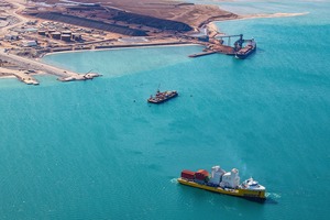  Anfang August erreichte die MV BigLift Barentsz mit ihrer rund 5500&nbsp;t schweren Fracht den Hafen von Baffin Island • The BigLift Barentsz reached port on Baffin Island with its roughly 5500&nbsp;ton freight in the beginning of August 