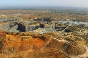  1 Steinbruch im Senegal • Quarry in Senegal 