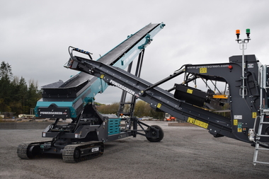   Powerscreen<sup>®</sup> CT75R tracked radial stockpiling conveyor  
