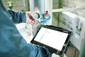  <div class="bildtext">The Endress+Hauser Field Xpert brings advanced tablet technology to the production floor. With Netilion Library, the relevant instrument documentation is always available</div> 